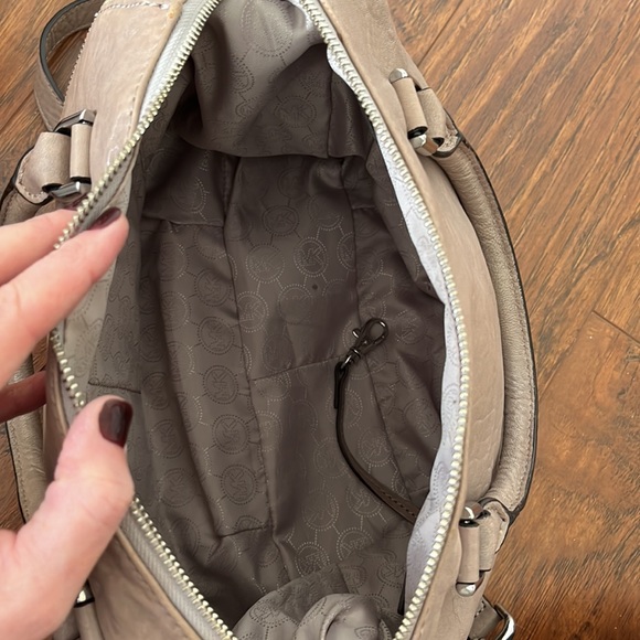 Like New Michael Kors Leather Satchel. $498 retail - Picture 10 of 15